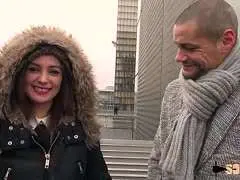 Zuhause lässt sie sich anal ficken